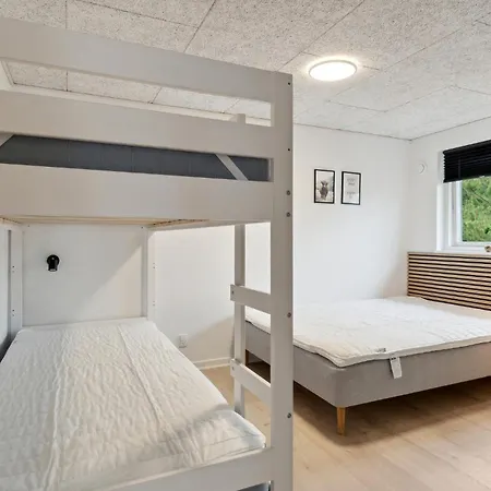 4 Bedroom Beautiful In Блаванн