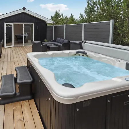 4 Bedroom Beautiful In Дом отдыха