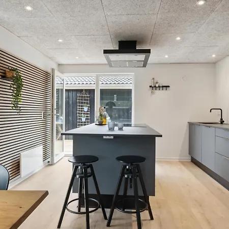 4 Bedroom Beautiful In Блаванн