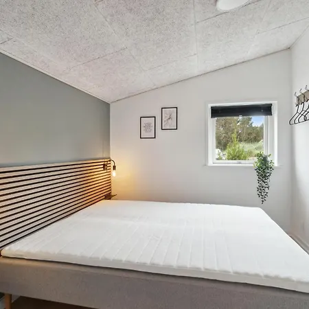 Дом отдыха 4 Bedroom Beautiful In